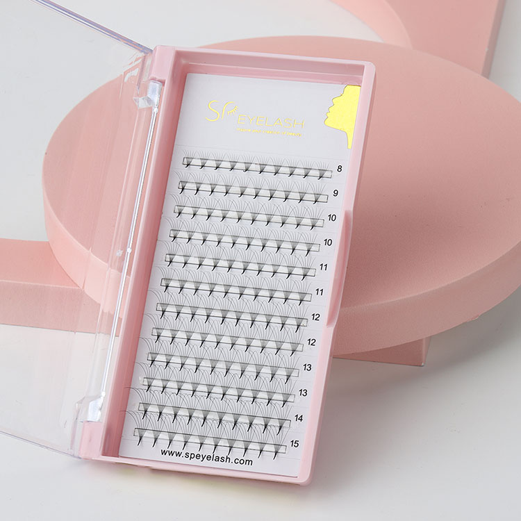 ຄລາສສິກ vs ປະລິມານການຂະຫຍາຍ eyelash - ແບບໃດທີ່ດີທີ່ສຸດສໍາລັບທ່ານ?